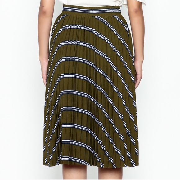 ⭐️Pleated Skirt English Factory Urban Trendy - Picture 3 of 8
